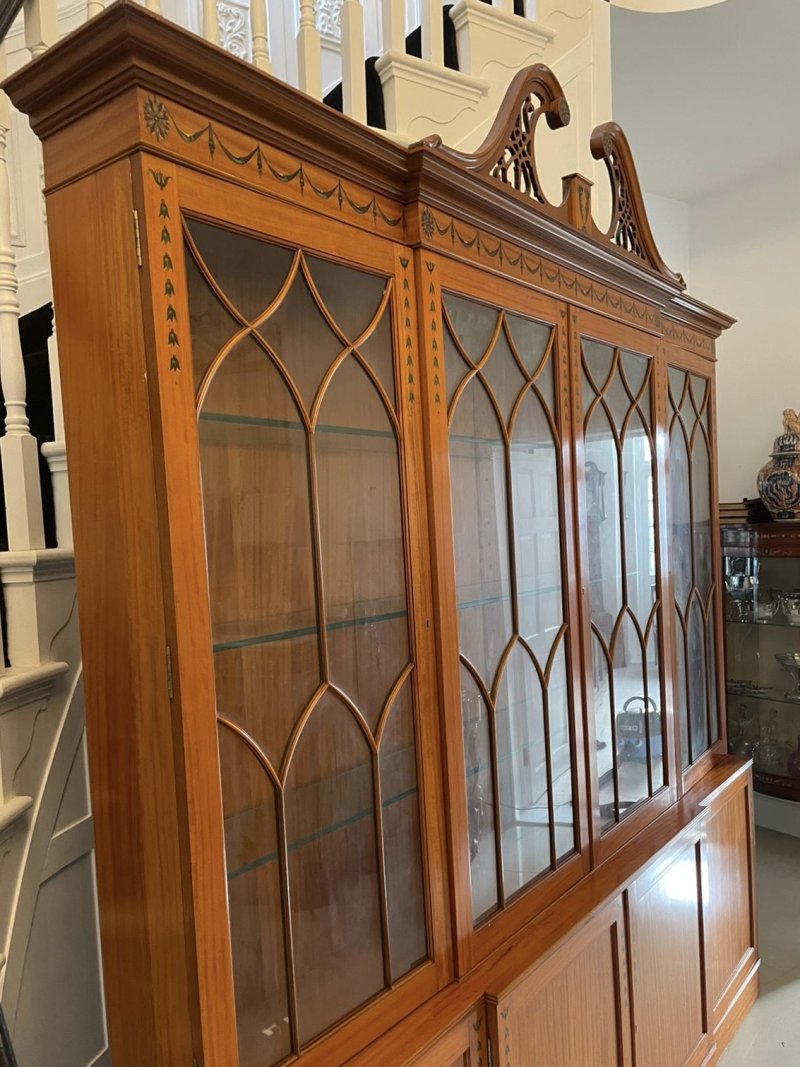 Large Quality Satinwood Astral Glazed Breakfront Display Cabinet with Original Painted Decoration - Image 5